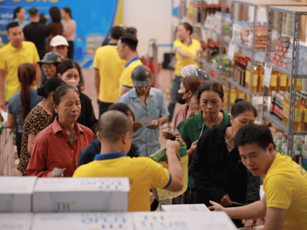 PNJ khởi động “Siêu thị mini 0 đồng” hỗ trợ người dân vùng lũ