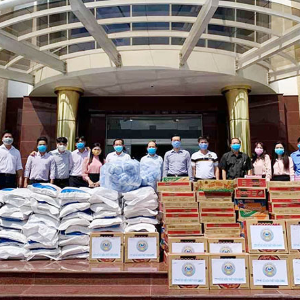 Công Ty Xổ Số Kiên Giang Trao Trên 400 Phần Quà Cho Người Bán Vé Số