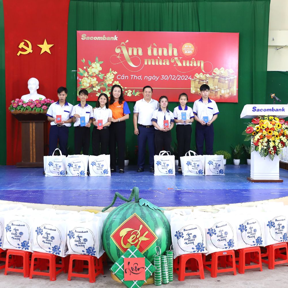 Sacombank Mang “Ấm Tình Mùa Xuân” Đến Với Các Hoàn Cảnh Khó Khăn Dịp Xuân Ất Tỵ 2025