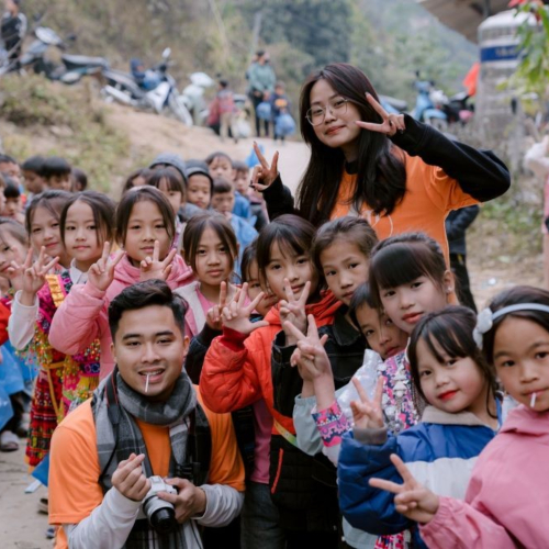 Thủy Cung Lotte World Hà Nội Sưởi Ấm Mùa Đông Với Dự Án “Áo Ấm Cho Em”