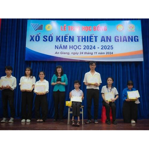 Học bổng bảo trợ, khuyến học - khuyến tài tiếp thêm động lực để các học sinh, sinh viên An Giang học tốt, vững bước đến tương lai