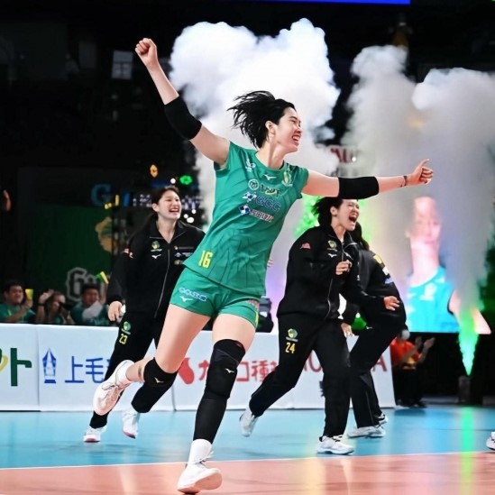 Chủ Công Thanh Thúy Lần Đầu Nhận Vinh Dự Cao Quý Tại Giải Bóng Chuyền Nhật Bản