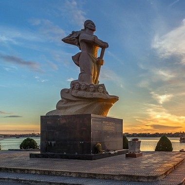 Tour NĐồng Hới Viếng Mộ Đại Tướng Bãi Đá Nhảy Làng Bích Họa