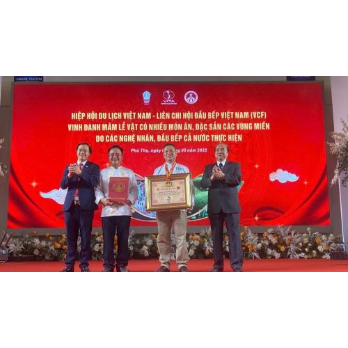 VCF xác lập kỷ lục “Mâm lễ vật dâng cúng Tổ nghề”