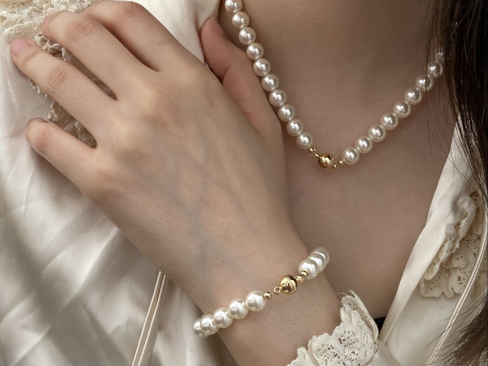 Sau mỗi lần đeo – Nên lau nhẹ ngay