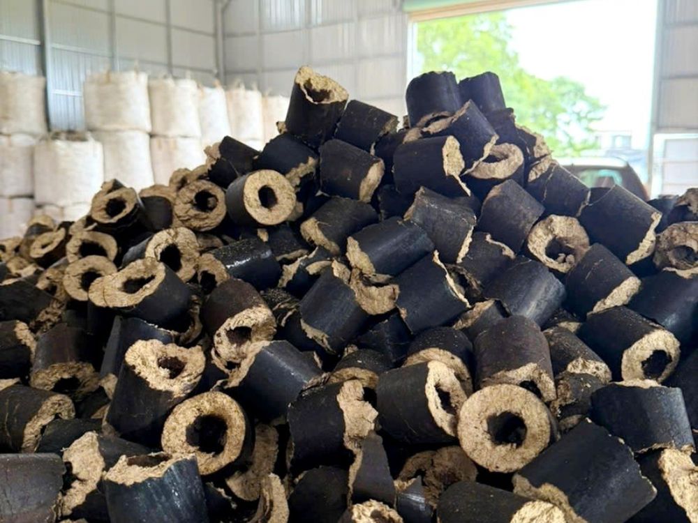 Giải pháp lưu kho củi trấu đúng cách, hạn chế ẩm mốc