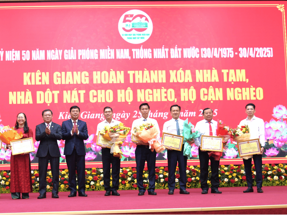 Triển khai sâu rộng các cuộc vận động và phong trào