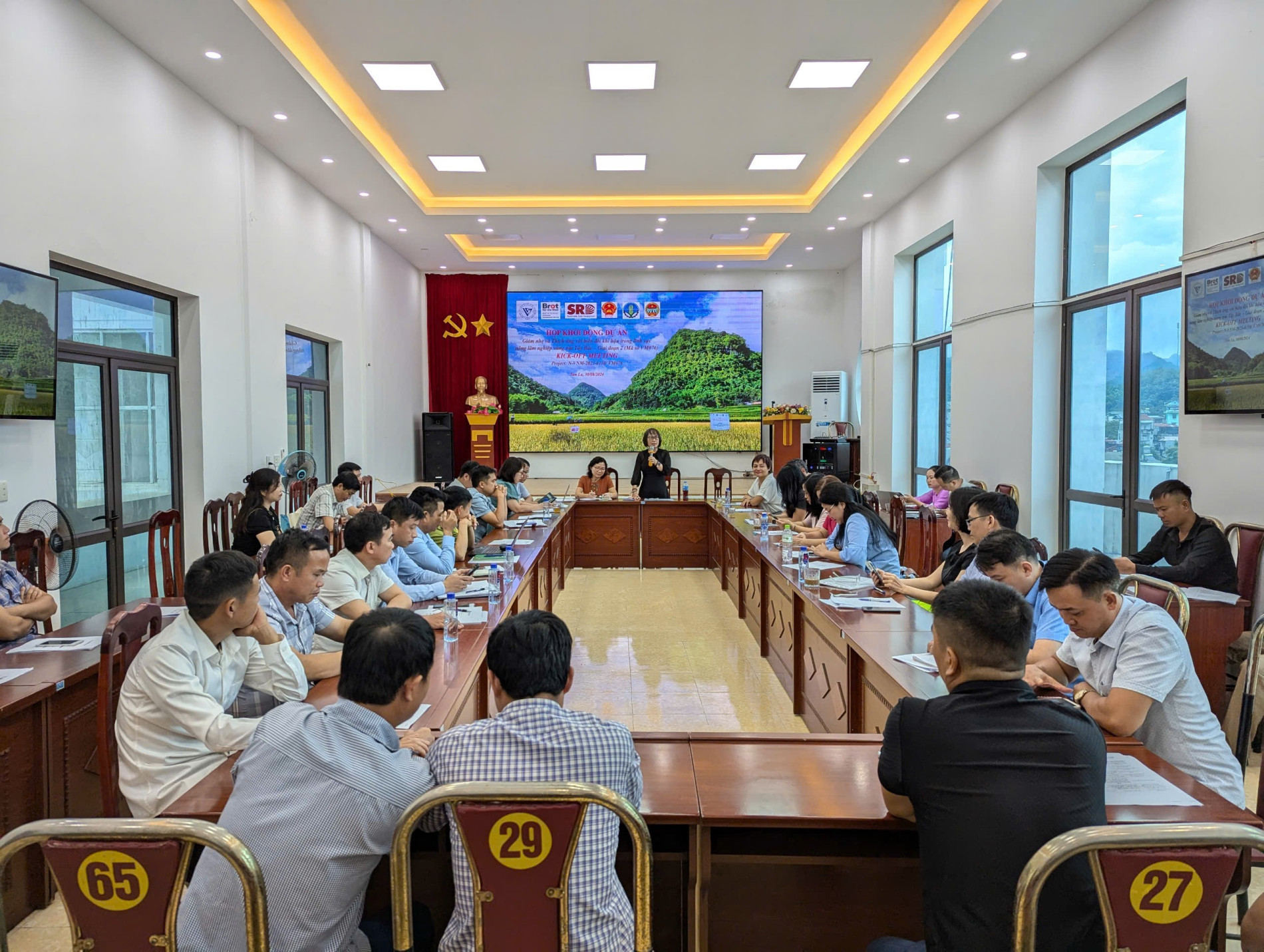 Trong cuộc họp khởi động dự án