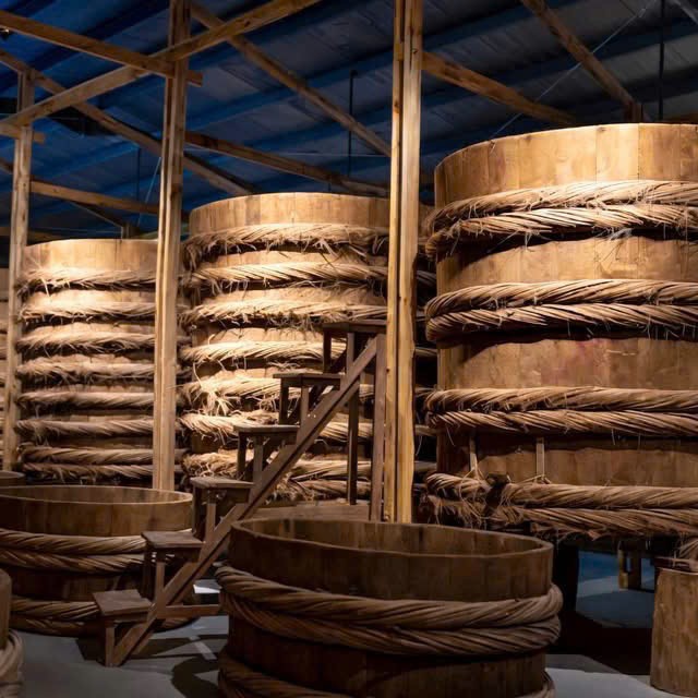 Nước Mắm Truyền Thống - Vị Mặn Của Ký Ức Giữa Nhịp Sống Đương Đại