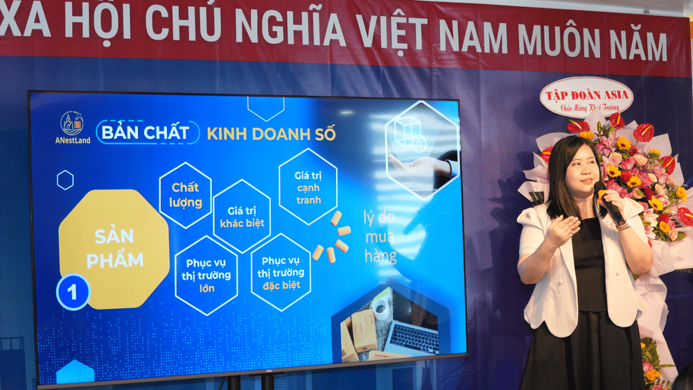 Bà Nguyễn Thị Cẩm Vy chia sẻ về kinh doanh số