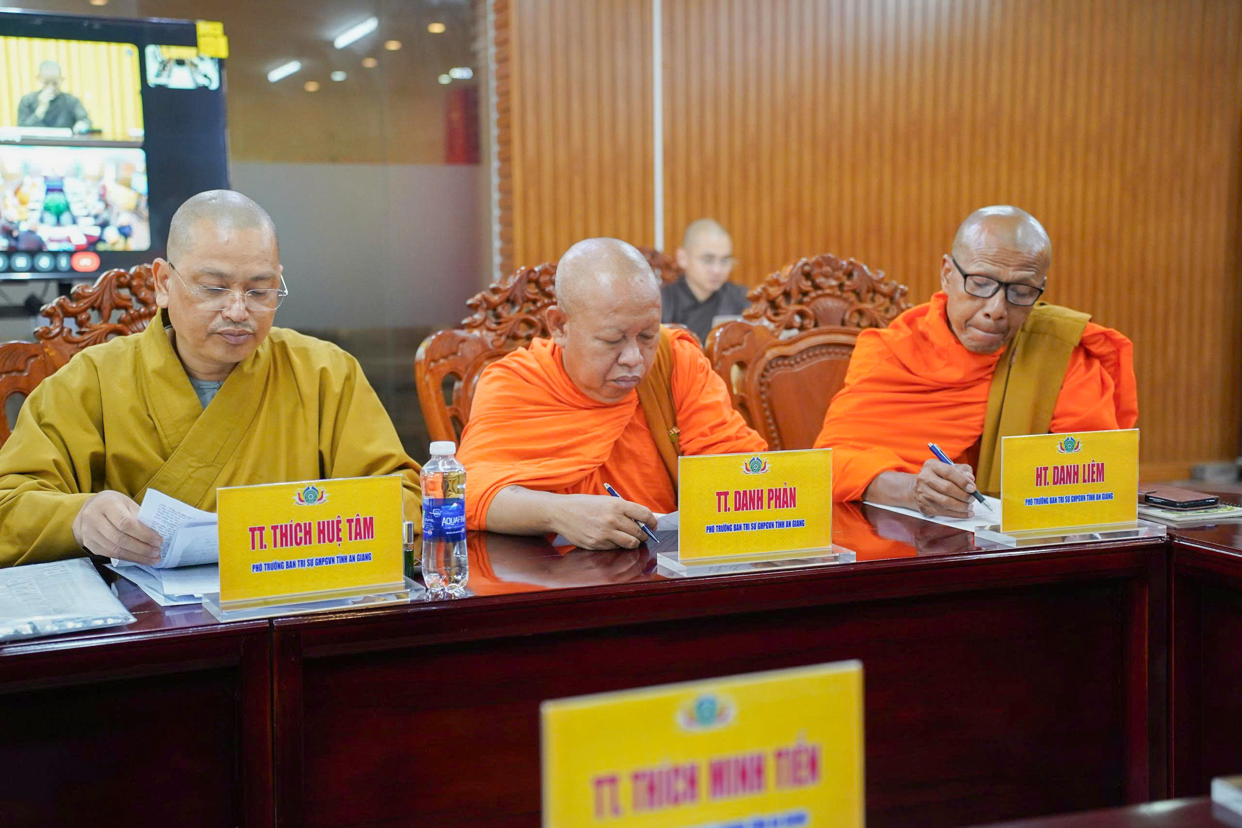 Hình ảnh ghi nhận tại buổi họp: