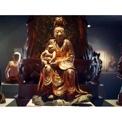 Vại sao Bồ Tát Quan Âm Avalokitesvara lại hiện thân nữ