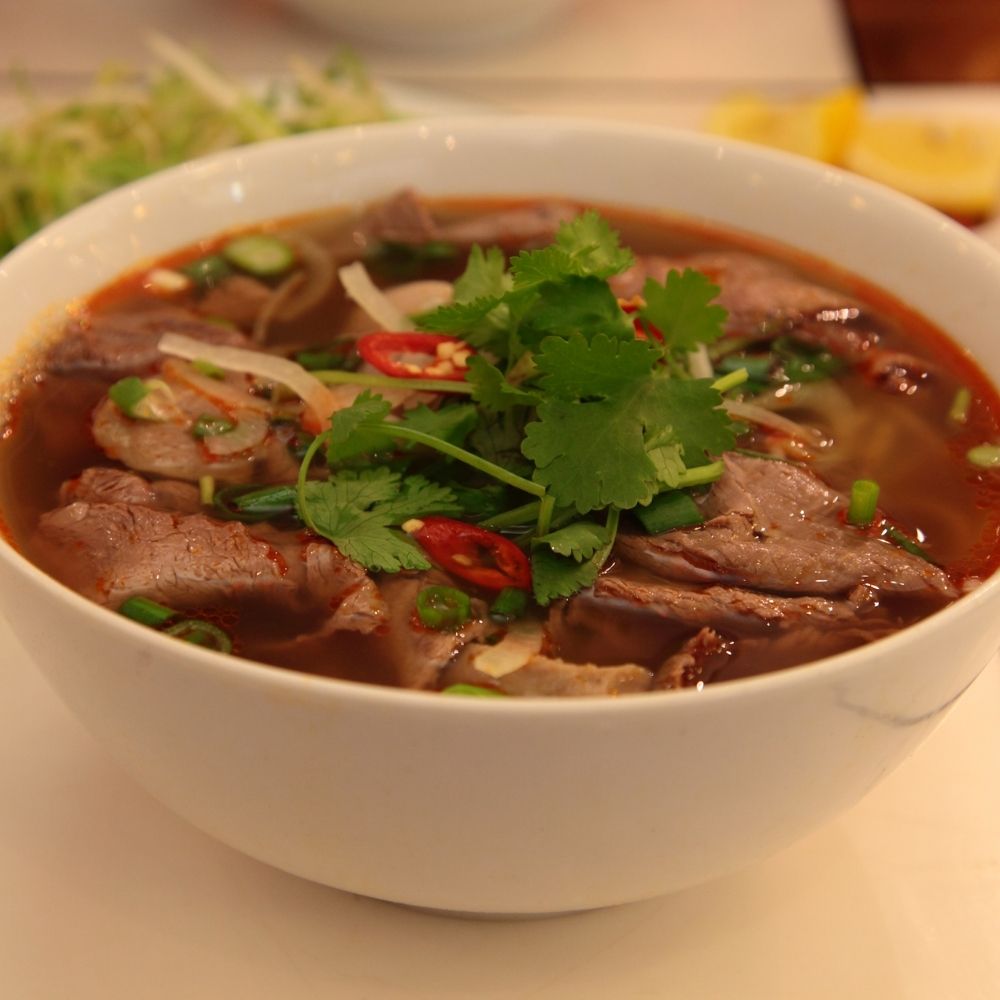 Bún Bò Huế - Tinh Hoa Ẩm Thực Cố Đô