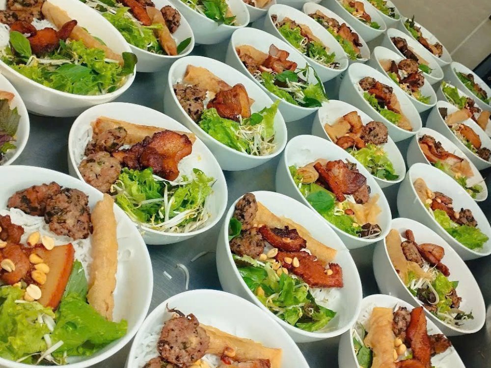 Cung cấp suất ăn văn phòng, công ty xí nghiệp và trường học