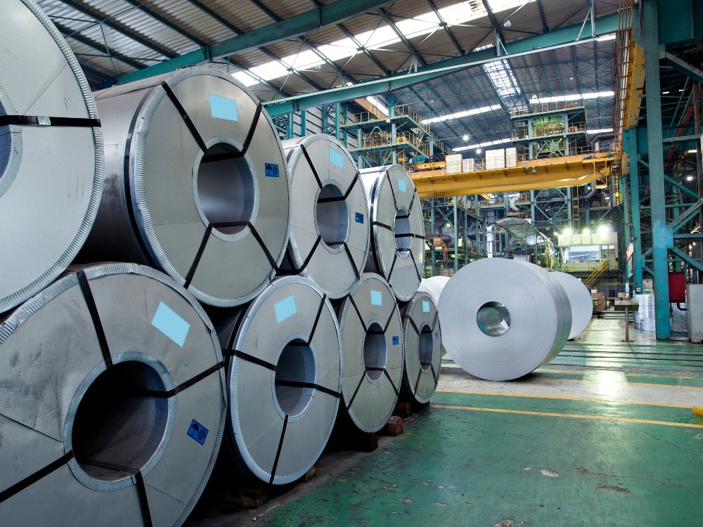 3. Kết hợp thép với kính hoặc nhôm để tăng thẩm mỹ và ánh sáng tự nhiên