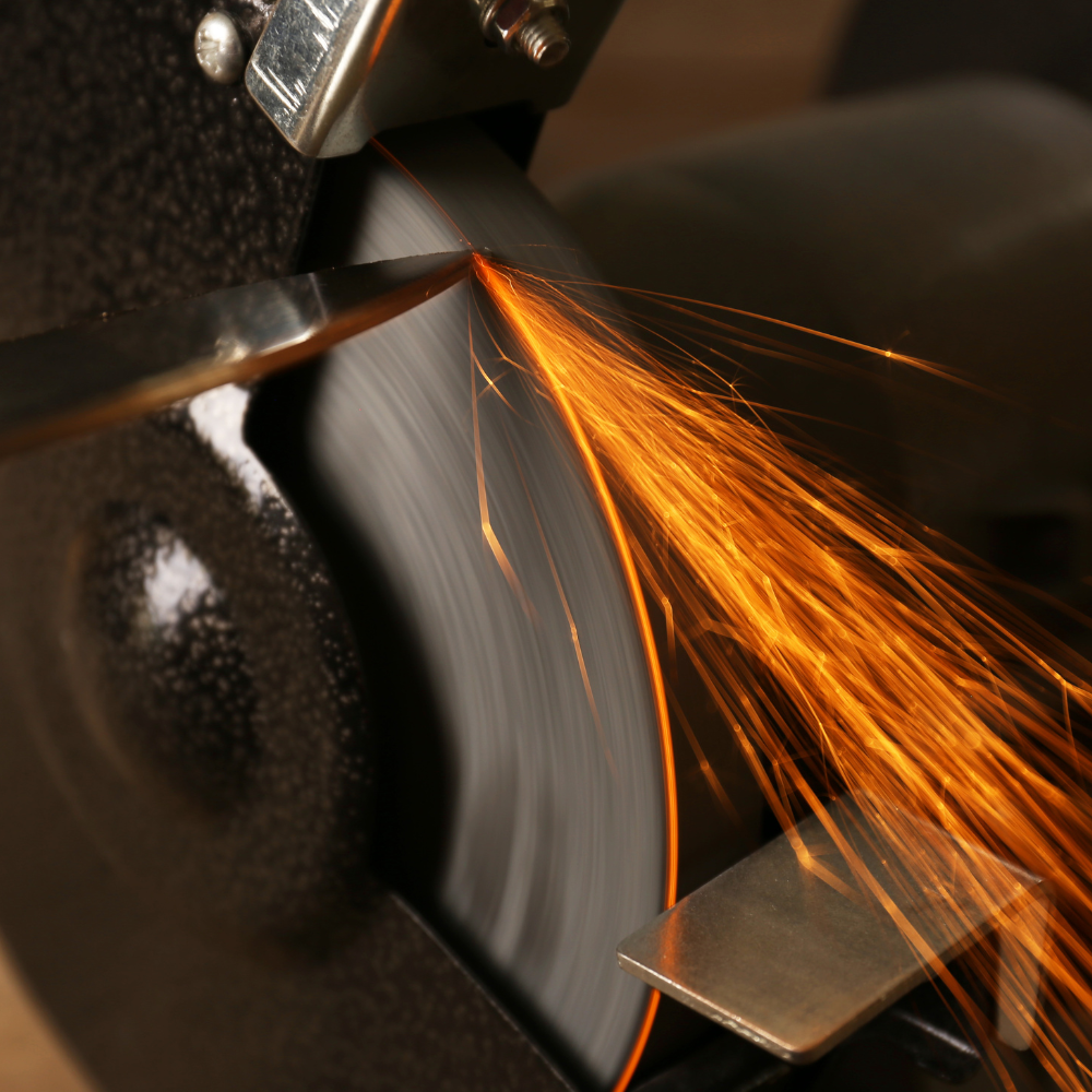 So Sánh Giữa Gia Công Cơ Khí Truyền Thống Và Gia Công CNC Hiện Đại