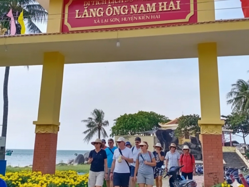 Vị trí, cách di chuyển và trải nghiệm dành cho du khách