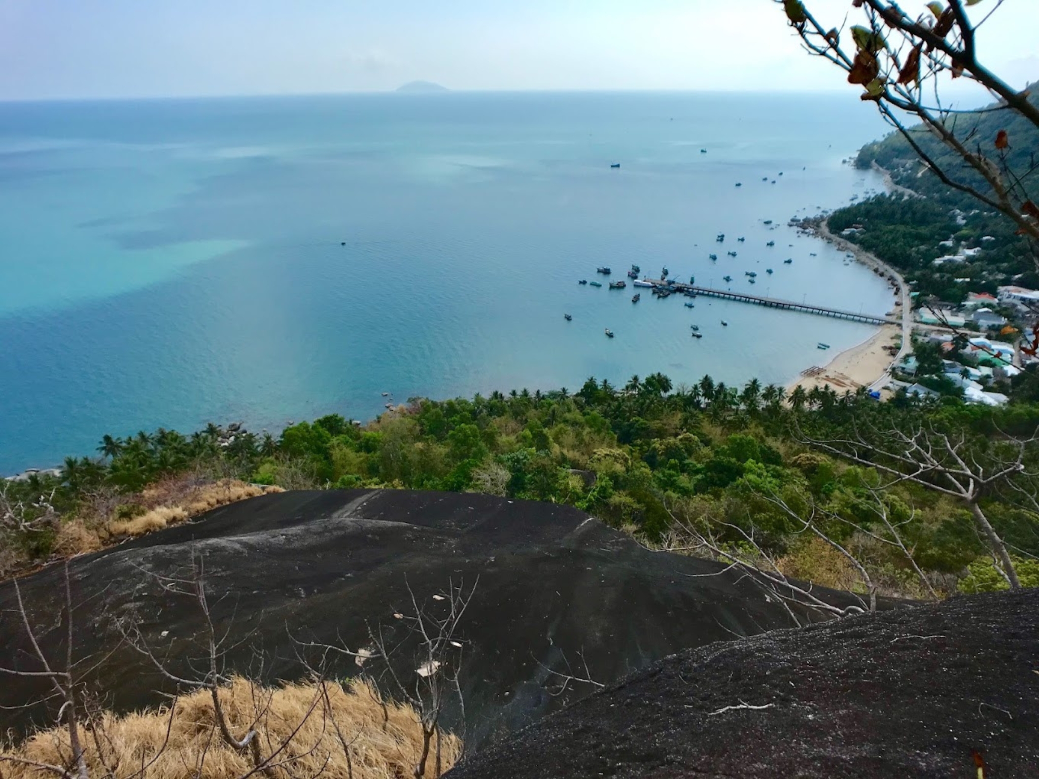 Tảng đá lớn ngắm toàn cảnh