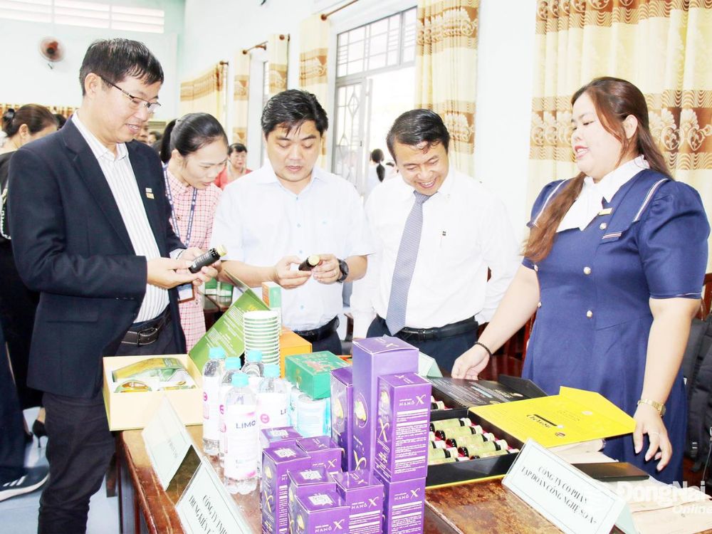 Chia sẻ kinh nghiệm và kết nối hệ sinh thái