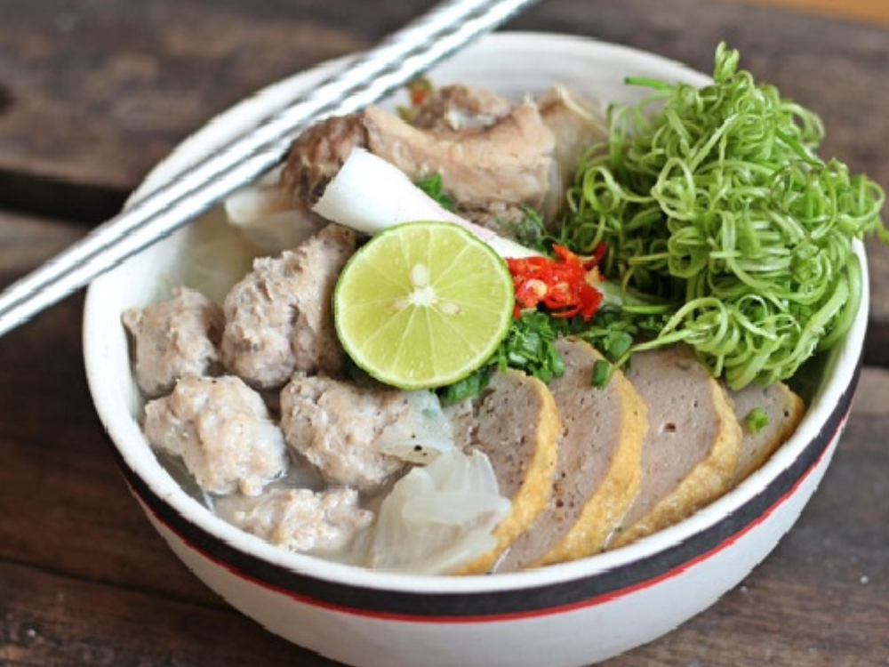 Bún Mọc Chả Lụa
