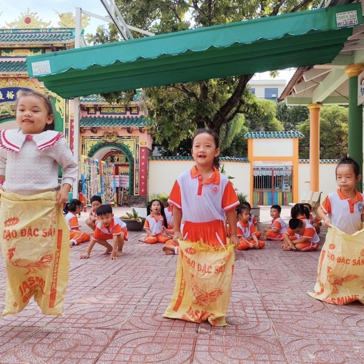 Trò Chơi Nhân Gian: Nhảy Bao Bố