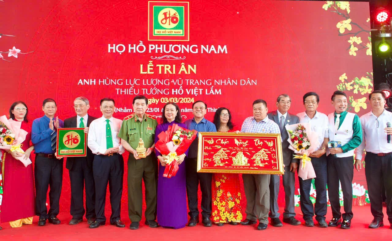 Tỏa sáng giữa thời đại mới, thấm đẫm tinh thần khai mở