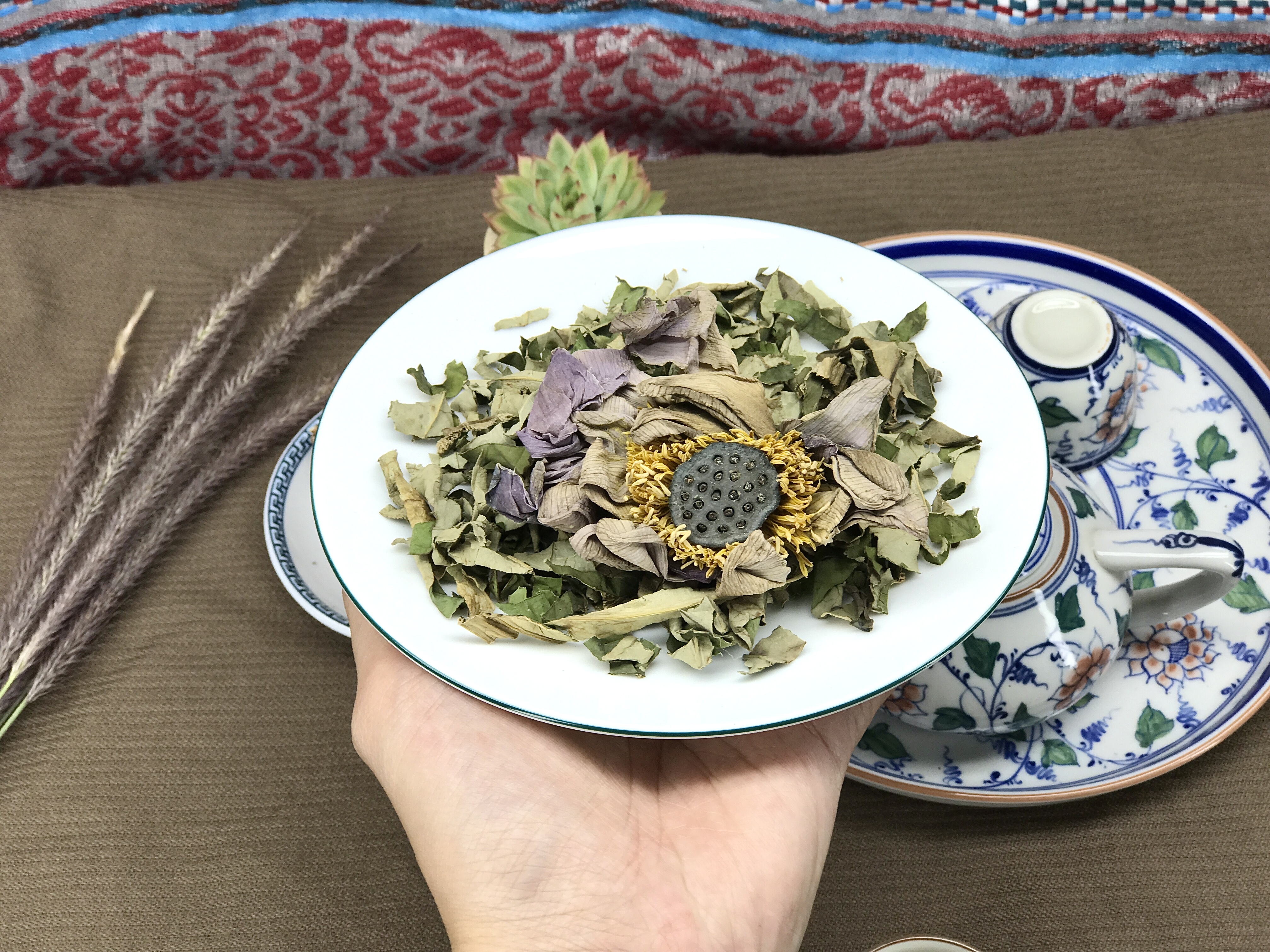 Thưởng trà với người thân, bạn bè