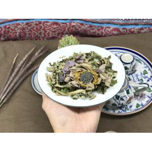 Thưởng trà với người thân, bạn bè
