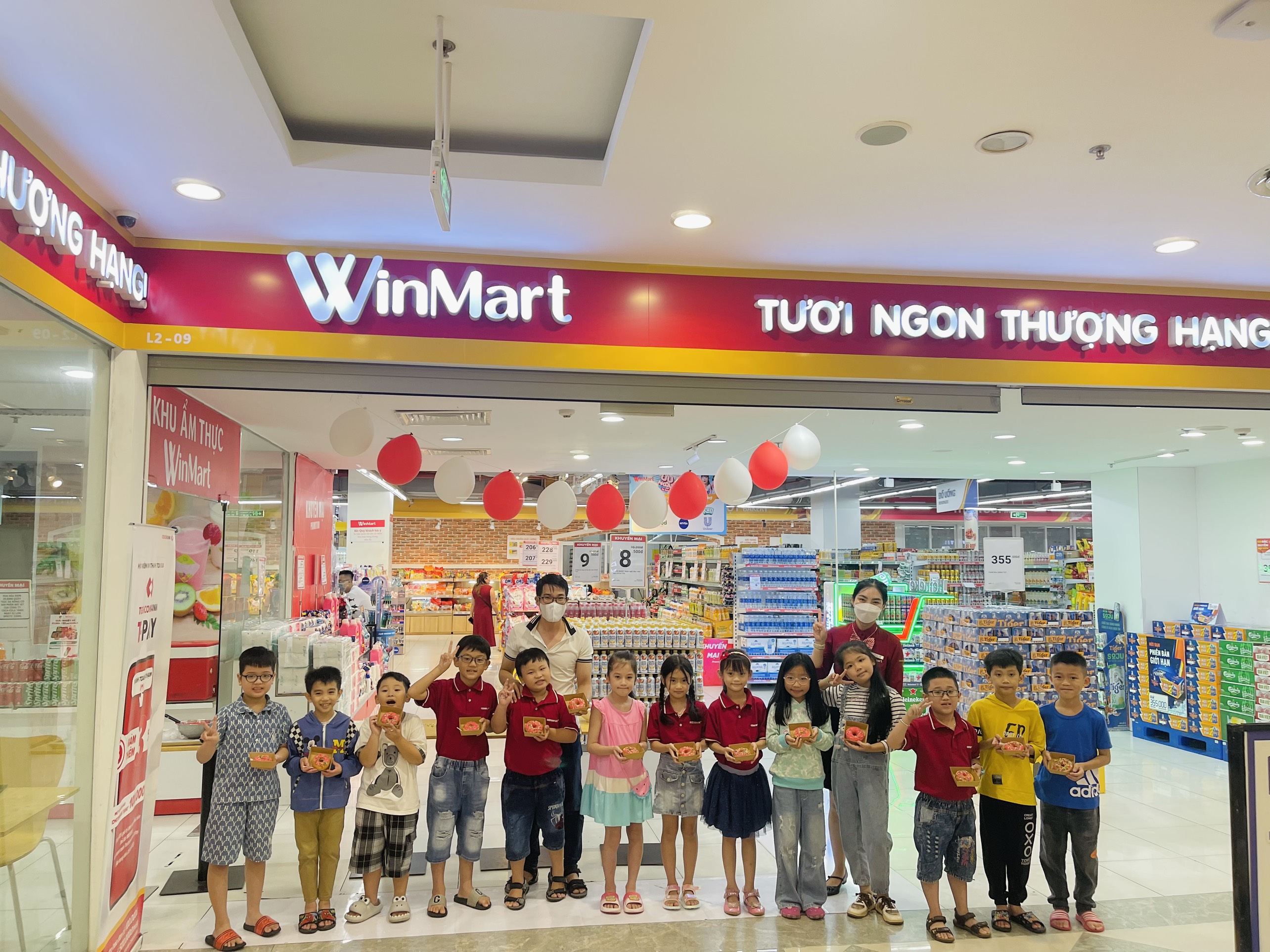 Nhận quà từ Siêu thị Winmart