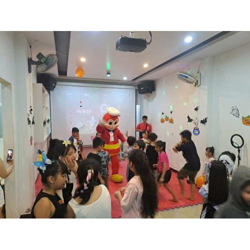 Giao lưu với chú Ong Jollibee