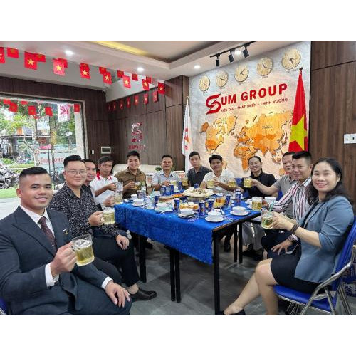 Sum họp trong bữa tiệc cuối buổi