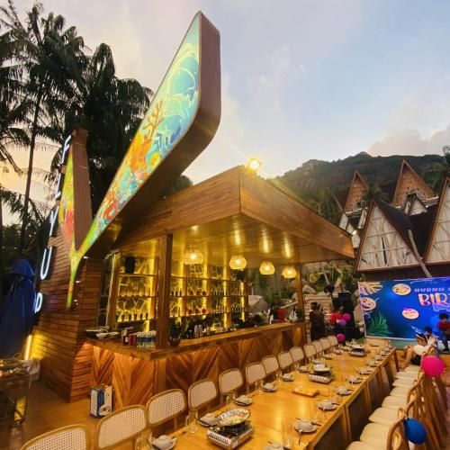 Trải nghiệm Gala Dinner tuyệt vời tại Fly Up Resort – Buổi tiệc nướng tại nhà hàng sang trọng!