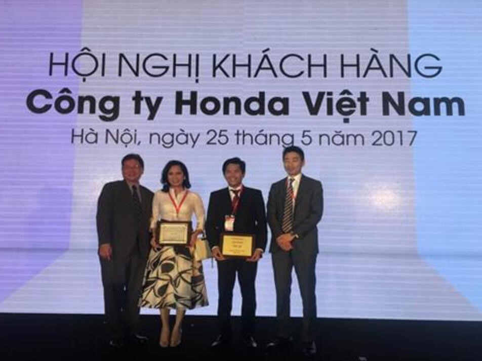 Công ty Tân Kiều nhận bằng khen top 10 tại hội nghị khách hàng của công ty Honda Việt Nam.