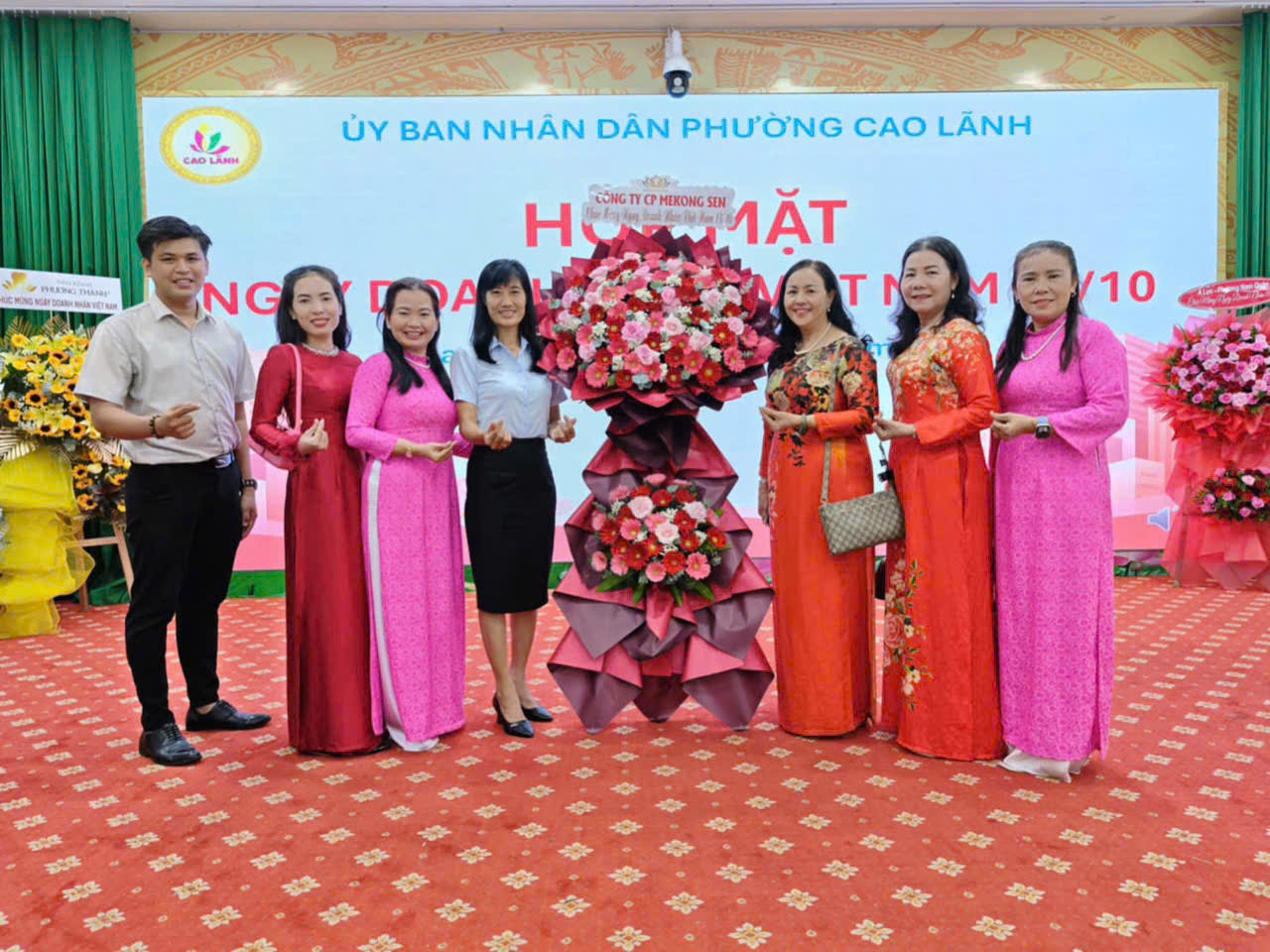 Lãnh đạo và khách mời tham dự