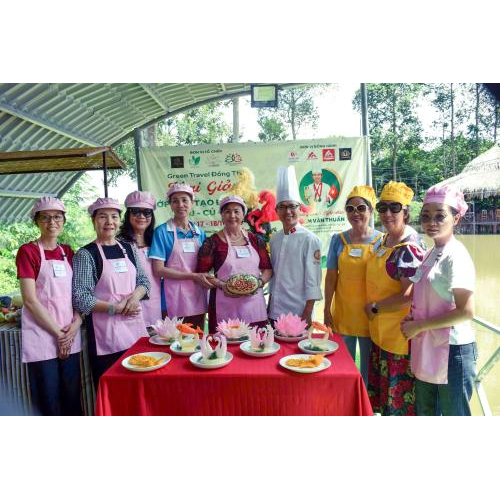 Sự giao lưu ý nghĩa với du khách