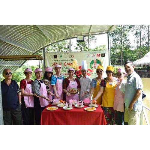 Sự giao lưu ý nghĩa với du khách