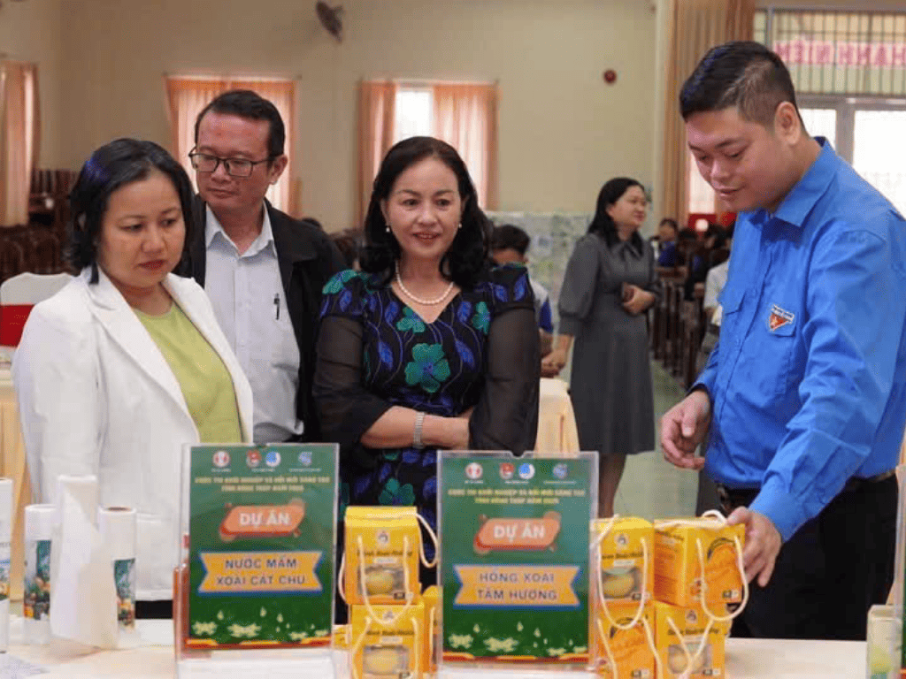 Không khí sôi nổi trong ngày thi