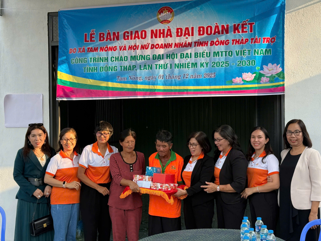 Trao tặng 02 căn nhà Đại Đoàn Kết – lan tỏa tinh thần sẻ chia của nữ doanh nhân Đồng Tháp