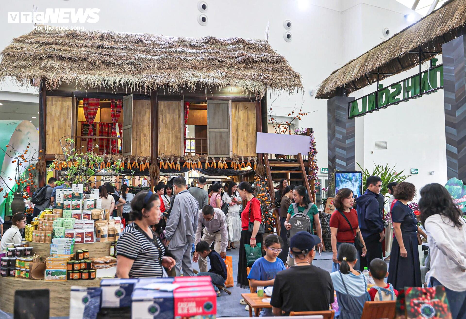 Thu hút hàng chục nghìn lượt khách