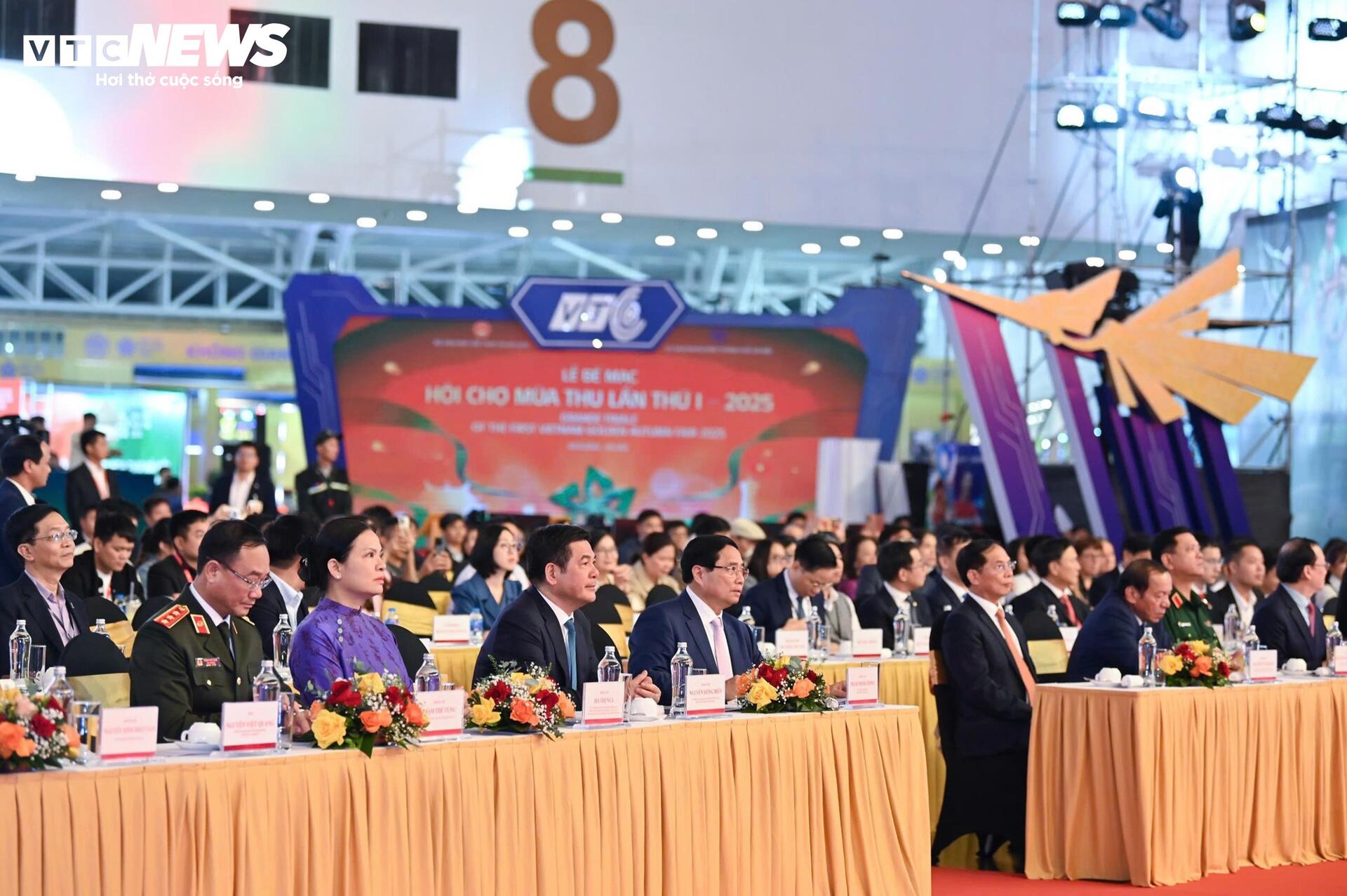 Tham dự lễ bế mạc có