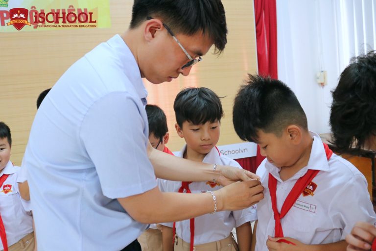 iSchool Rạch Giá tổ chức thành công Lễ kết nạp Đội viên mới