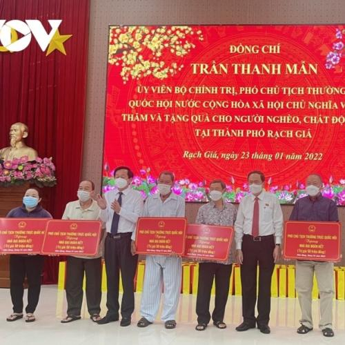 Phó Chủ Tịch Thường Trực Quốc Hội Thăm Và Tặng Quà Tết Tại Kiên Giang