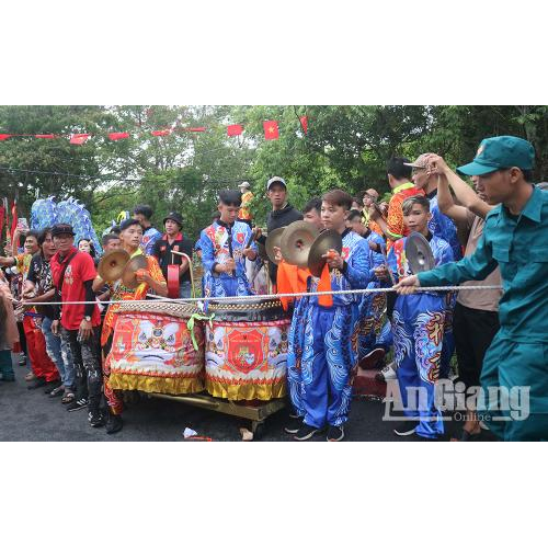 Một số khoảnh khắc ấn tượng tại Lễ Phục hiện & Lễ hội đường phố 2025